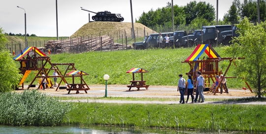 Детская игровая площадка на Линии Сталина