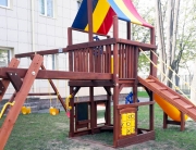 Детская площадка в центре Семья
